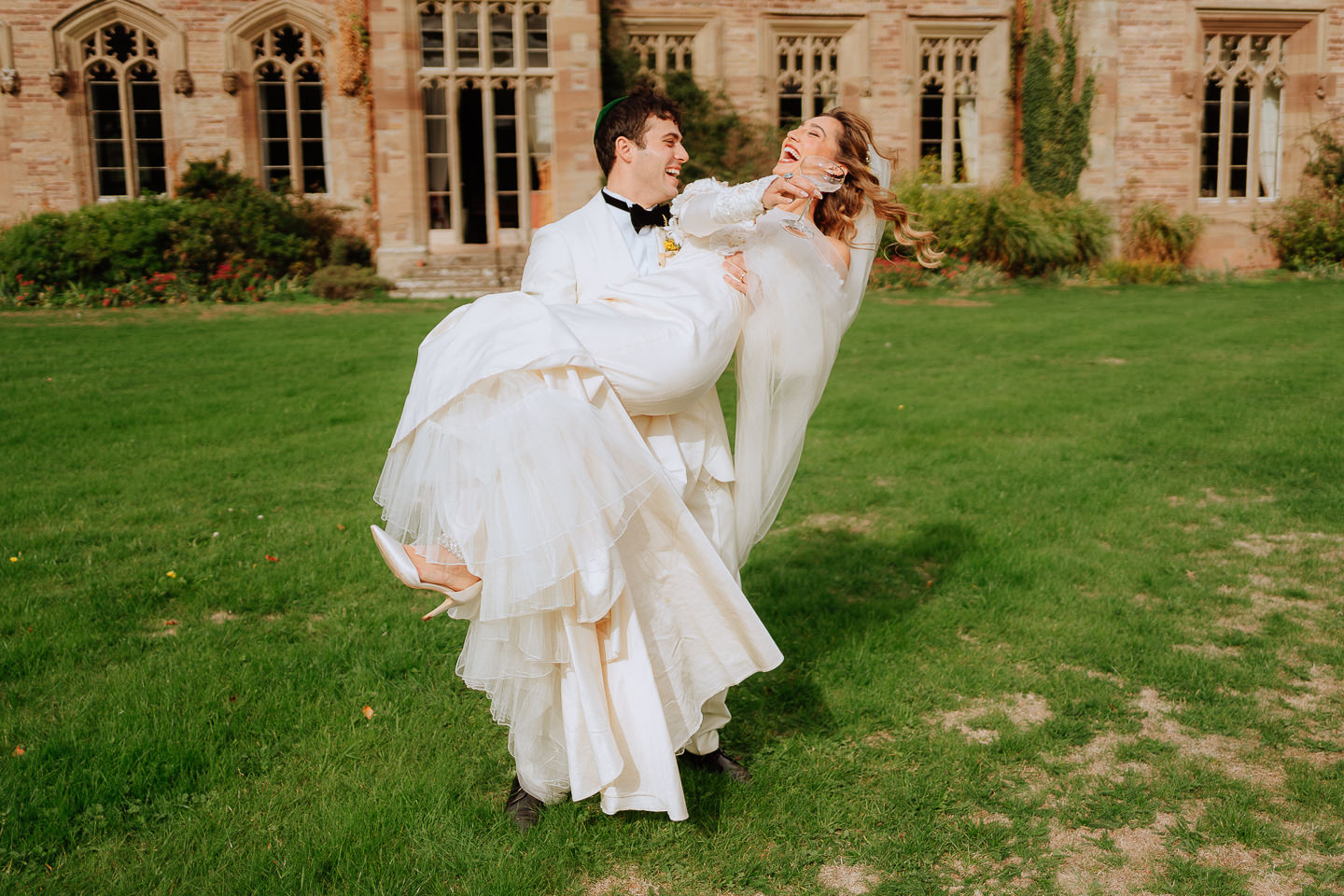 HAMPTON COURT CASTLE HEREFORDSHIRE WEDDING PHOTOGRAPHY 016 HAMPTON COURT CASTLE HEREFORDSHIRE WEDDING PHOTOGRAPHY 016